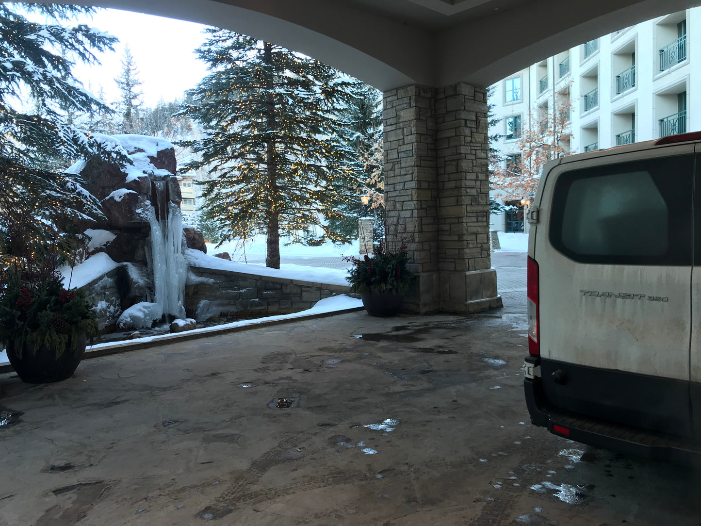 Powderhound Transportation Shuttles, SUV to Aspen from Denver